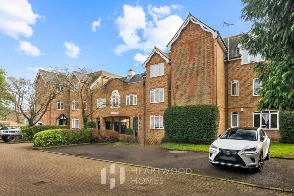 Latium Close, Holywell Hill, St. Albans, AL1 1XU