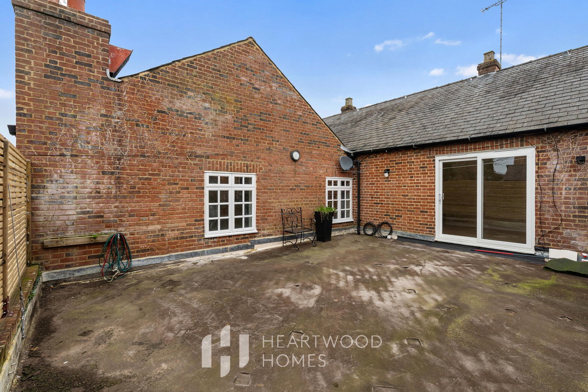 High Street, Markyate, St. Albans, AL3 8PB