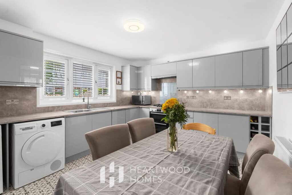 Holyrood Crescent, St. Albans, AL1 2LY