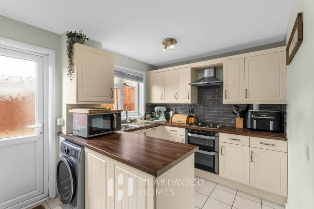 Holyrood Crescent, St Albans, AL1 2LY